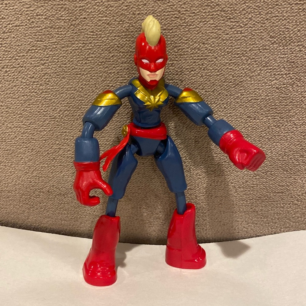 Bend and Flex Avengers Captain Marvel Action Figure 6" red & blue great used